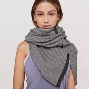 Lululemon infinity scarf